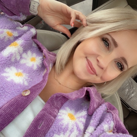 Hi Posh Friends! 💗 - Picture 3 of 7